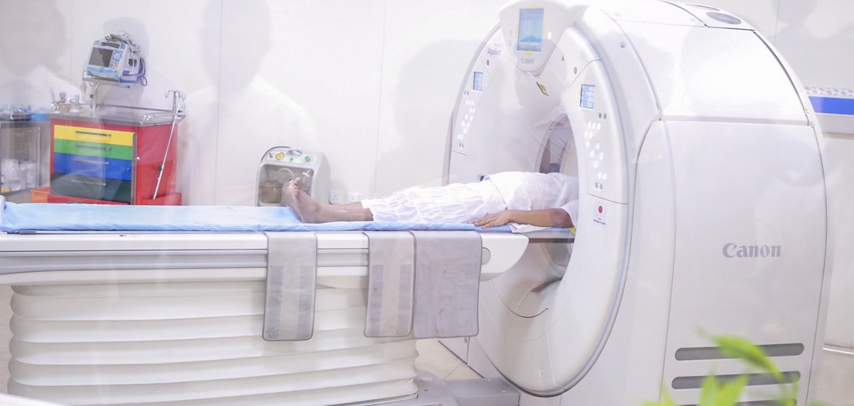 Significant milestone today as #lka received a state of the art MRI unit donated by H.E. Mizukoshi Hideaki of <a href="/JapanEmb_SL/">Embassy of Japan in Sri Lanka（在スリランカ日本国大使館)</a> to NHSL. This will expedite diagnostics &amp; deliver greater accessibility to more people. I thank the gov &amp; people of #Japan for this incredible gesture.