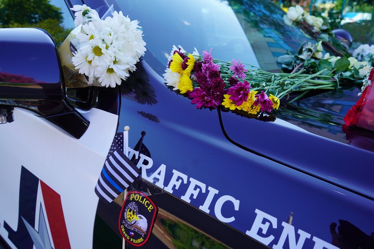ArlingtonPD's tweet photo. 💙💙💙💙💙 #ArlingtonTX https://t.co/bDnKDi2Un9