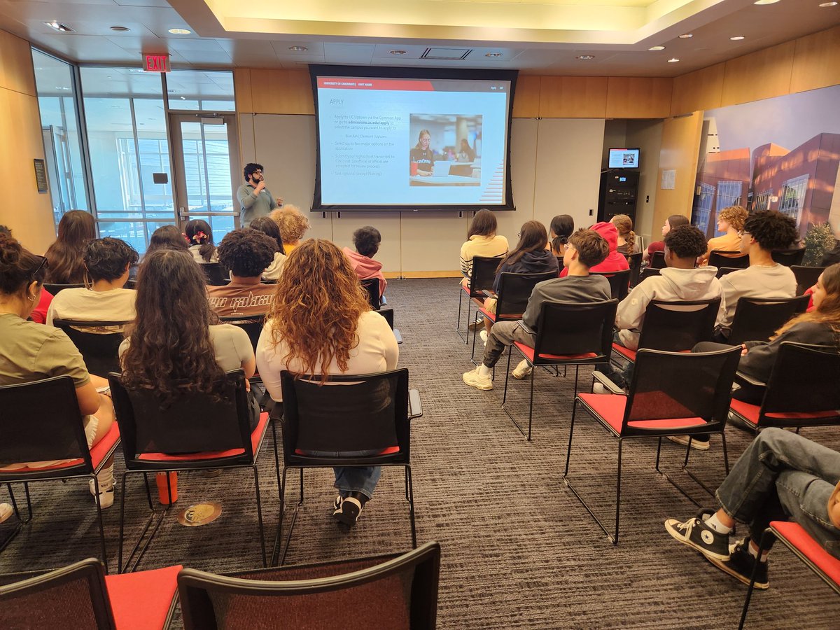 HeatherSaylor16's tweet image. #GoBearcats #LaneTech #CollegeTour @LaneTech1440