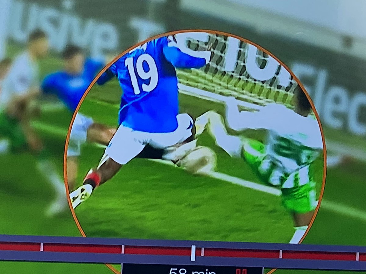 antealach's tweet photo. @dave_n84 Looks like no doubt about Sima from first pic but looks like Davies’ foot came thro for the contact in the 2nd pic https://t.co/XrpRAHgaM5