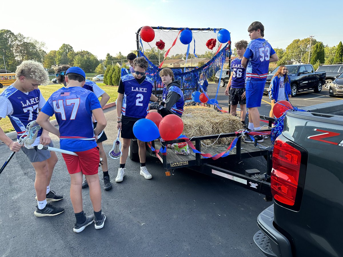 LakeStreaks's tweet photo. What a great night! Thank you so much to all the players that joined us! You all are why the club does what it does. Special thanks to the Silvey family for donating decorations and candy and the Shaffer family for the trailer! 

Let’s go Lake! Beat Jackson tomorrow night! https://t.co/BmBfkYWMeT