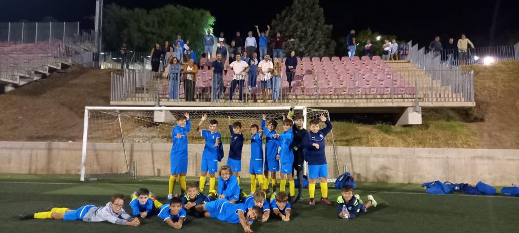 AlbionFC_EA's tweet photo. Viernes de fútbol!! Diversión y aprendizaje!! GO ALBION!! https://t.co/OO6QeLboJM