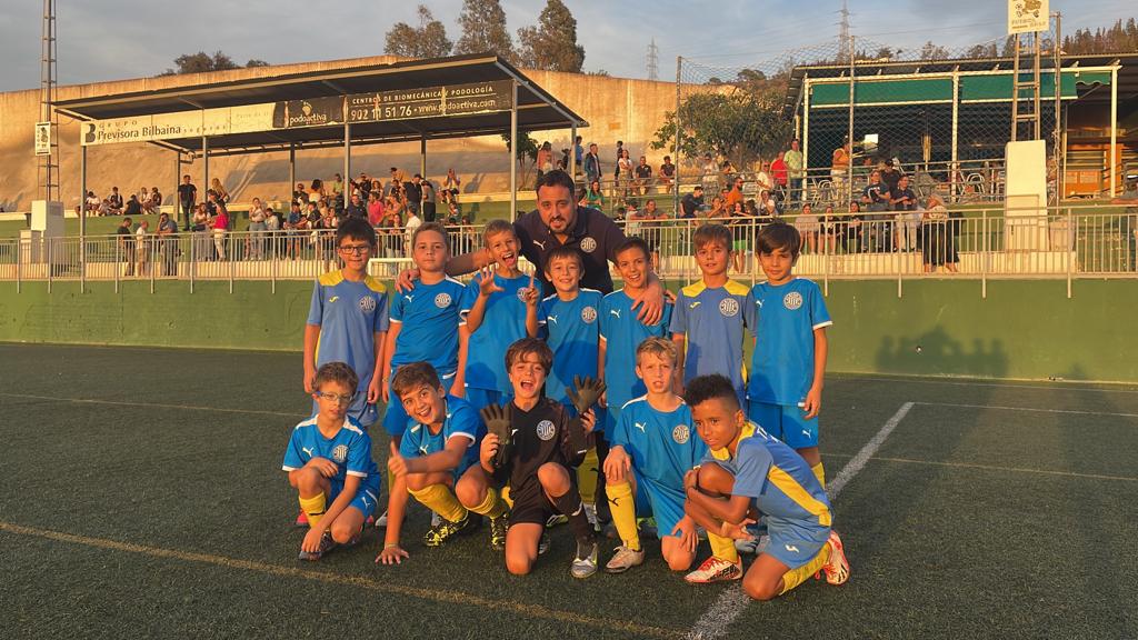 AlbionFC_EA's tweet photo. Viernes de fútbol!! Diversión y aprendizaje!! GO ALBION!! https://t.co/OO6QeLboJM