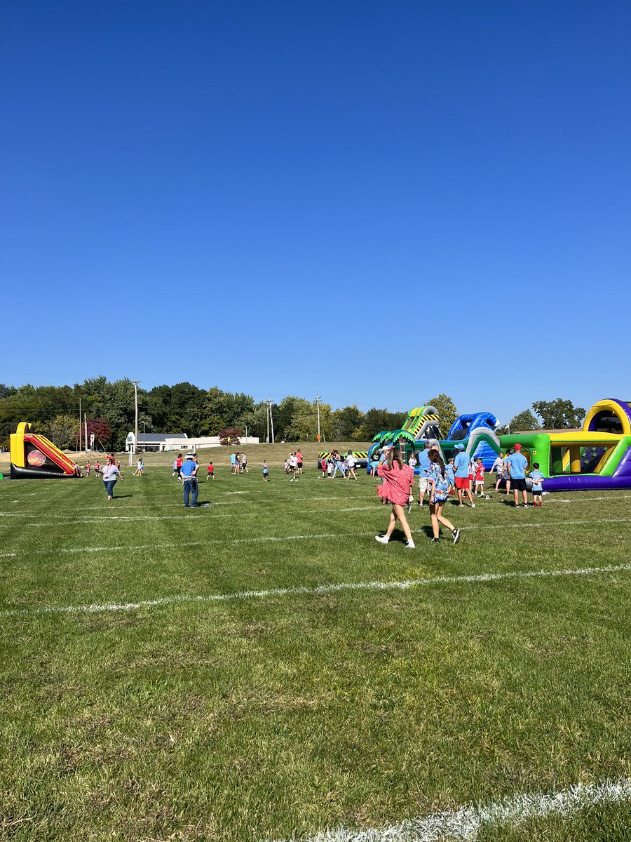 ImmermanInKings's tweet photo. The KEA homecoming block party is up and ready for you to join! Come hang out until 7 pm tonight outside of KHS! @Kings_Schools https://t.co/MAsmZDjg5k