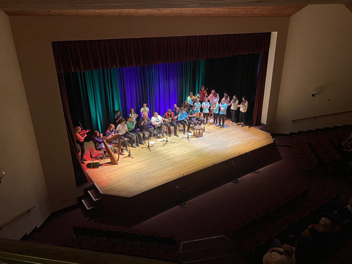 Brú Ború tweet media