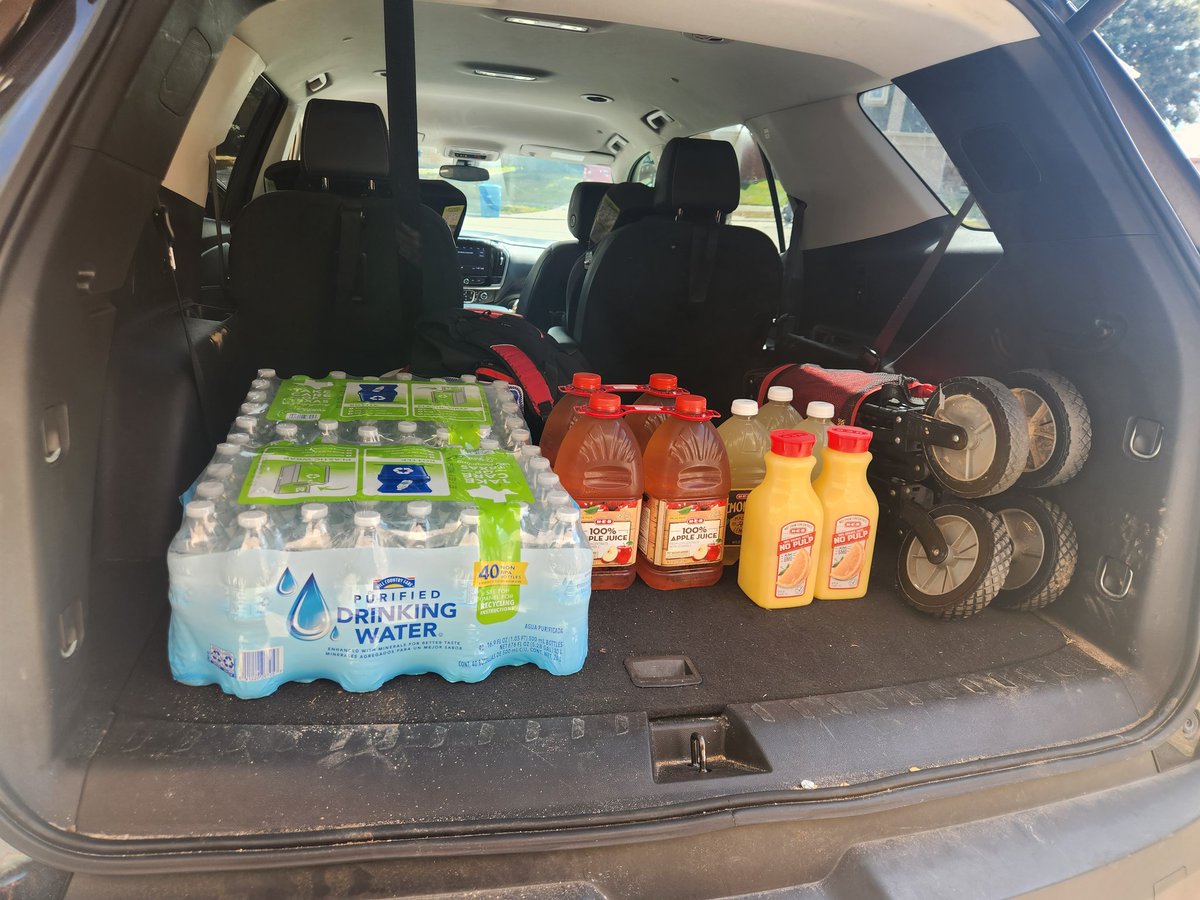 Thank you to our wonderful grandparents that were able to make it today. We saw so many smiles on our Fox Cubs.  Huge thanks to HEB on Gosling for donating the refreshments.