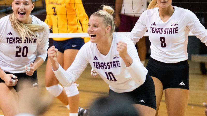 𝐒𝐭𝐚𝐭𝐞𝐬 𝐔𝐩 𝐏𝐨𝐝𝐜𝐚𝐬𝐭🎙️

Coming off of <a href="/TexasStateVball/">Texas State Volleyball</a>'s win against ULM last night, this week's podcast features <a href="/carleepharris12/">Carlee Pharris</a>!

YouTube: youtu.be/yev9mCfpb30
Spotify: tinyurl.com/24q3eqsl