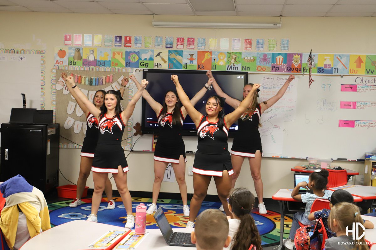 HC_BigSpring's tweet image. Another huge thanks to both Marcy and Moss Elementary for letting The Hawk Cheerleaders come by this morning and read to the kids! The students and cheerleaders had a great time and they cant wait to do it again! 📣📚🏫 #HawkAthletics #HawkCheer