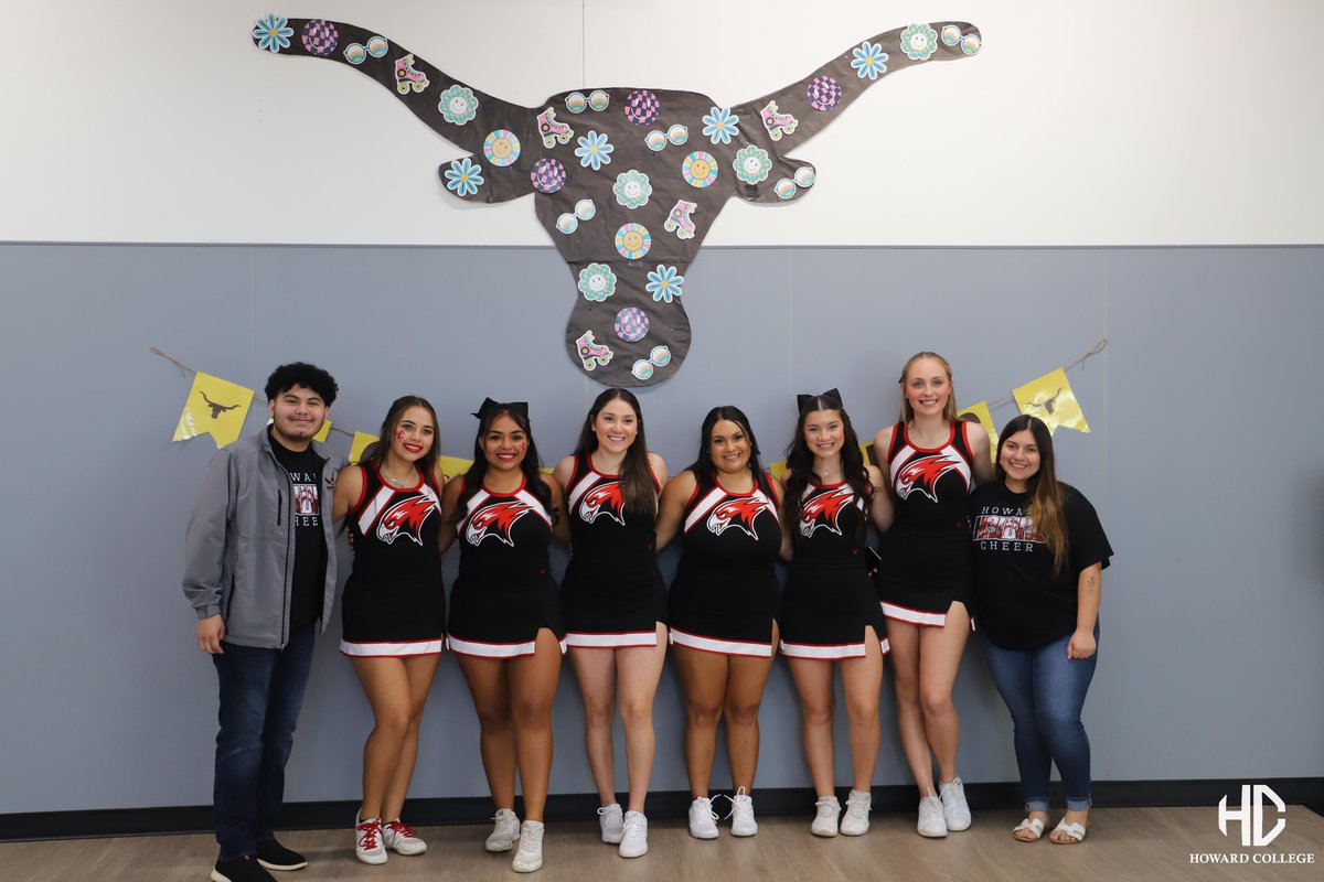HC_BigSpring's tweet image. Another huge thanks to both Marcy and Moss Elementary for letting The Hawk Cheerleaders come by this morning and read to the kids! The students and cheerleaders had a great time and they cant wait to do it again! 📣📚🏫 #HawkAthletics #HawkCheer