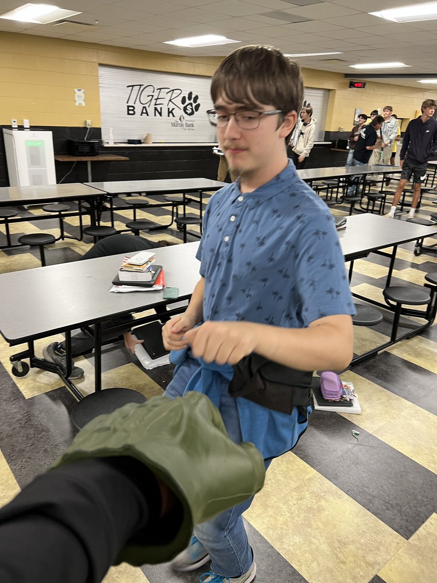 TonyJarvis_MHS's tweet photo. I βget toβ have another Fist Bump Friday at Murray High! ππ» to all Tigers. What a week ! #MHS_WeGetTo #MurraySchools https://t.co/6lqVOn2m7H