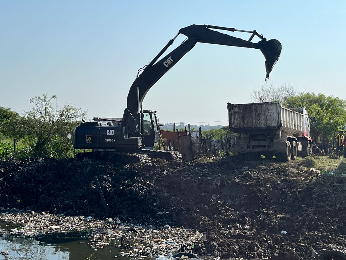 COMINGE_Py's tweet image. Ayer, 21 de set., el COMINGE inició la limpieza del Arroyo Moroti en cooperación con el MDN, la SEN y la Munic. de Asunción. Visitaron la zona de obras los titulares de cada cartera con el Cmdte del COMINGE, GRAL BRIG ERICO OVIEDO y el JEM Cnel DCEM Esteban Rodríguez.