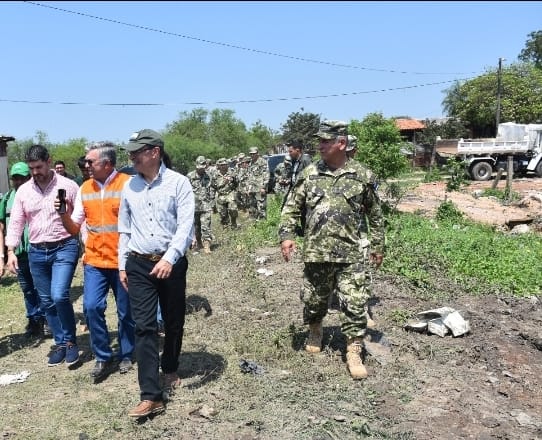 Ayer, 21 de set., el COMINGE inició la limpieza del Arroyo Moroti en cooperación con el MDN, la SEN y la Munic. de Asunción. Visitaron la zona de obras los titulares de cada cartera con el Cmdte del COMINGE, GRAL BRIG ERICO OVIEDO y el JEM Cnel DCEM Esteban Rodríguez.