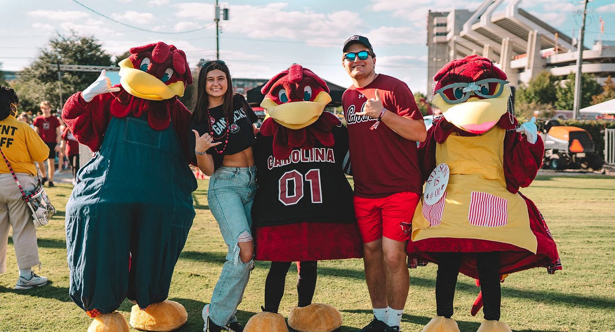 A big GAMECOCK welcome to the families joining us this weekend 🤍🤙 Happy Family Weekend!