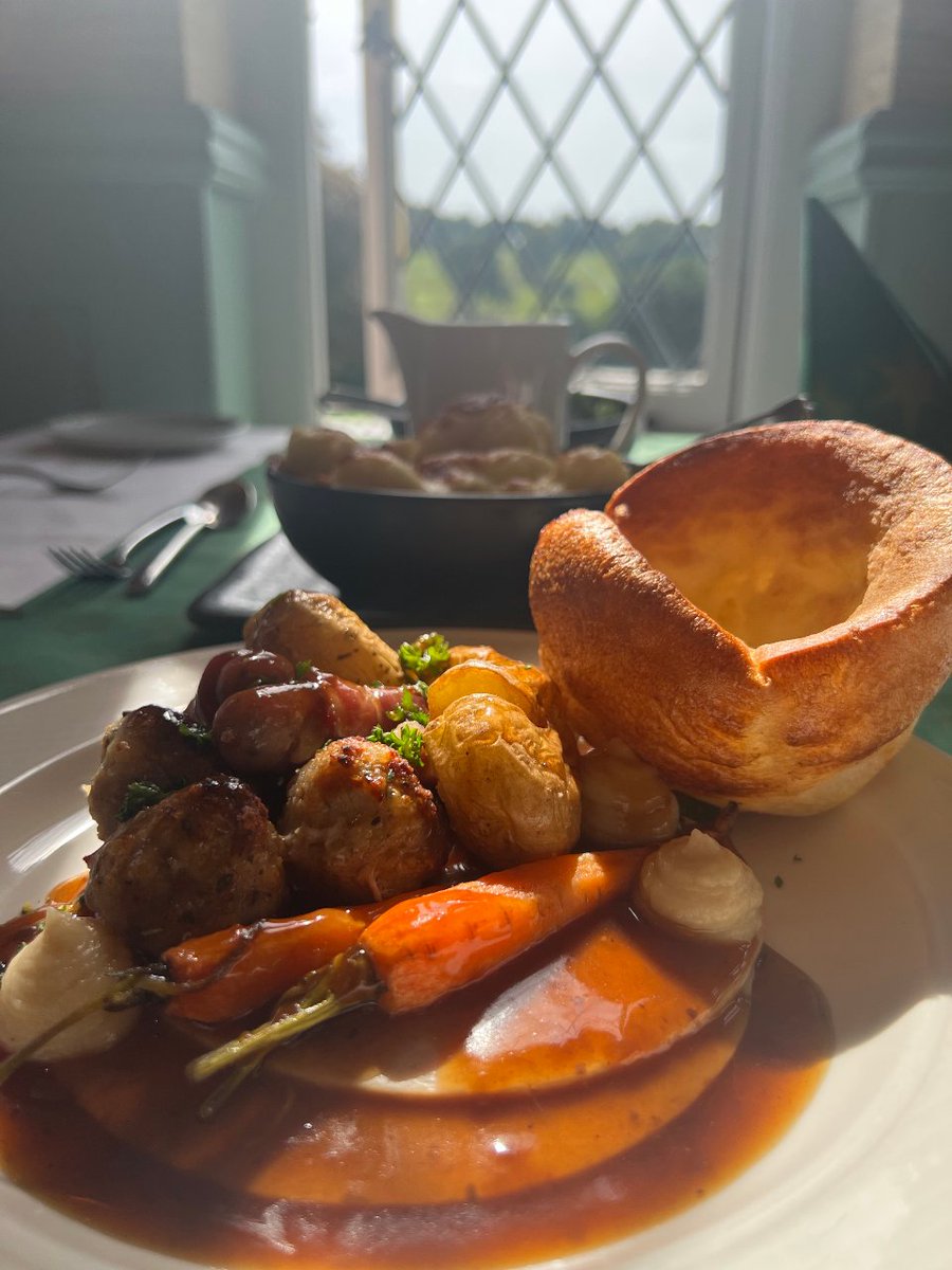 For the best Sunday Roast in West Sussex, head to our Vineyard Kitchen Restaurant! Bookings required to avoid disappointment. Book online now: manningsheath.com/sunday-lunch #sundaylunch #sundayroast #horsham #westsussex