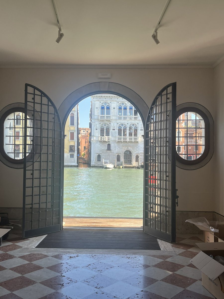Fantastic week in Venice for our summer school, thanks to all participants for their interest, enthusiasm and commitment! @univiu @UoEGlobalHUMS @ExeterModLangs univiu.org/study/summer-s…
