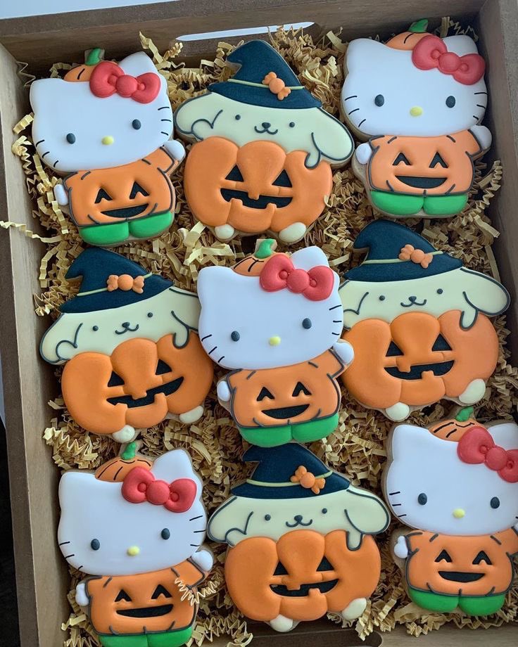 spooky hello kitty and pompompurin cookies 💫