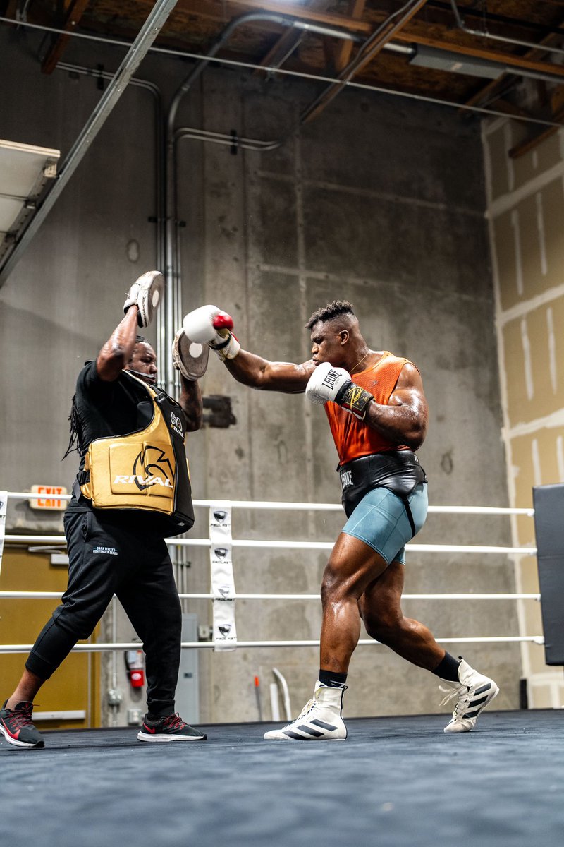 francis_ngannou's tweet image. No distractions and away from the noise ☝🏿 5 weeks #FuryNgannou