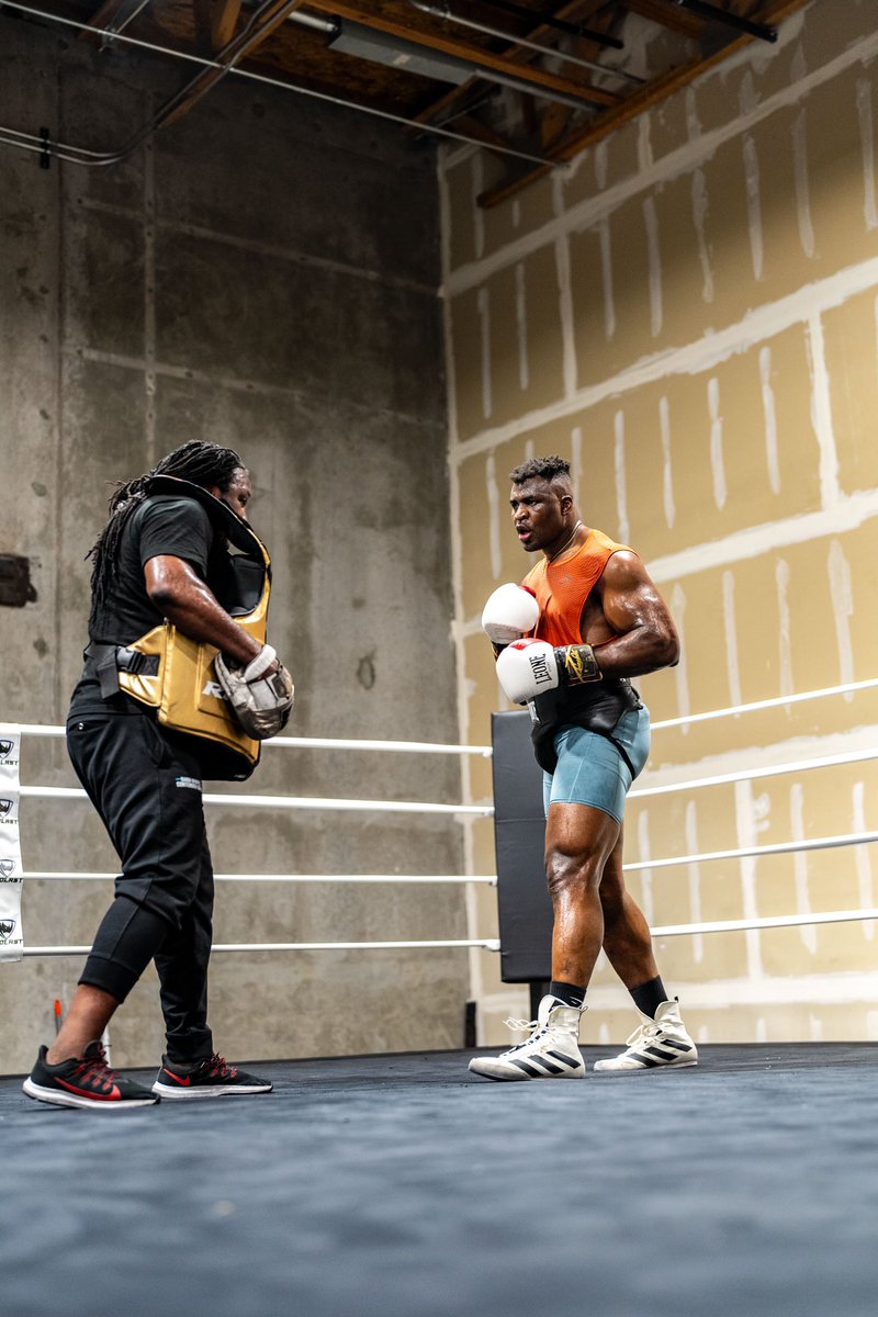 francis_ngannou's tweet image. No distractions and away from the noise ☝🏿 5 weeks #FuryNgannou