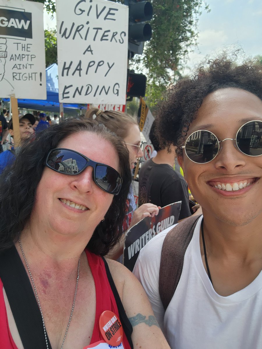 KaraMiaWrites's tweet photo. On the #LMU picket line at Sony with @Moellennial!
#WGAStrong #PayWriters #PayActors #SAGAFTRAstrong https://t.co/1CIawdIlwN