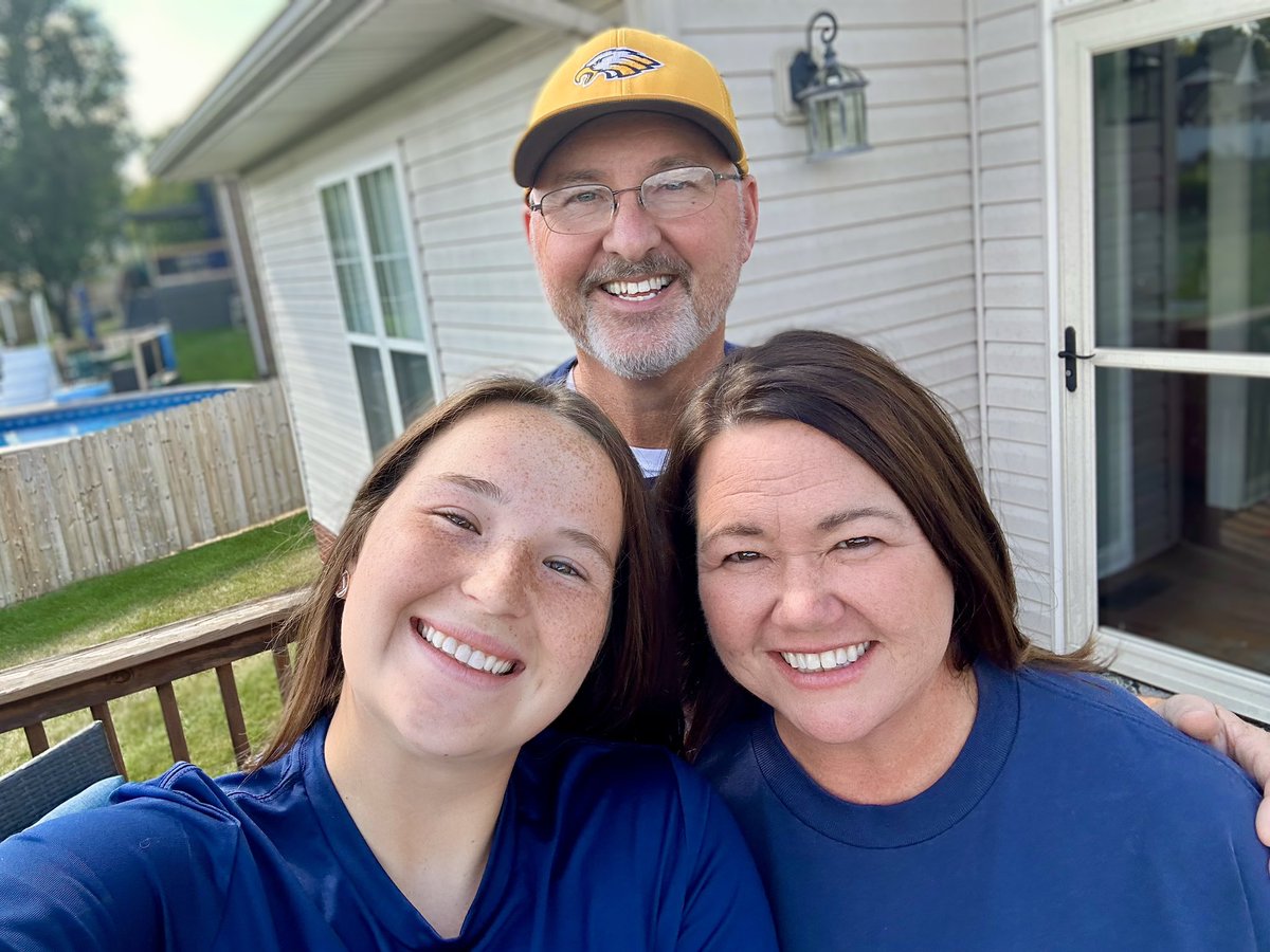 RyleeWarner06's tweet photo. Screaming Happy Birthday to my momma!! I love you. You’re the best. @uknurse #mynumber1fan https://t.co/mRx0QO2GPT