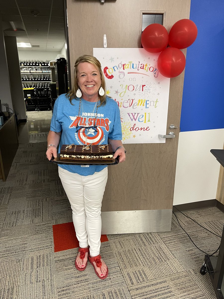 KJarzombekTeach's tweet photo. A huge congratulations to @ErickaHamilton0 for defending her dissertation and becoming DR. HAMILTON!!!! 🎊 @PISDJohnsonElem is so lucky to have you!!!🥰🤍  @ProsperISD https://t.co/6Lh7vIokHH