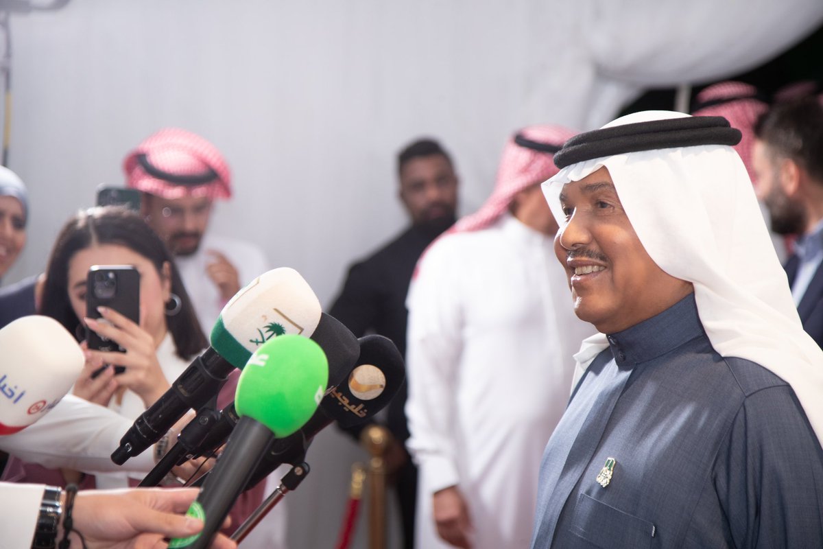 خلف كواليس حفل جدة 😍
فنان العرب محمد عبده برفقة الرئيس التنفيذي لشركة روتانا ميوزك جروب أ.سالم الهندي وأهل الصحافة والإعلام.
 
#اليوم_الوطني_السعودي_٩٣ 🇸🇦💚
#نحلم_ونحقق 
<a href="/Turki_alalshikh/">TURKI ALALSHIKH</a> 
<a href="/Mohammed_Abdu/">محمد عبده</a> 
<a href="/salhendi/">سالم الهندي</a> 
<a href="/GEA_SA/">الهيئة العامة للترفيه</a>