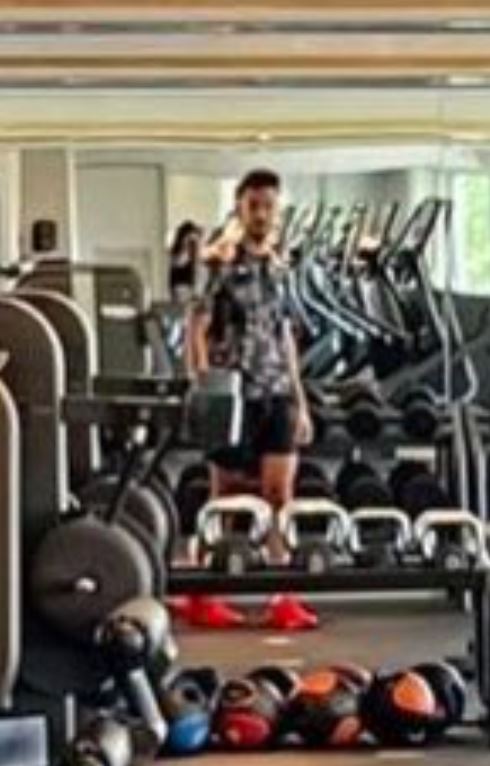 HoldMara's tweet photo. @TheGrefg @IbaiLlanos y tu novia sofia fitness a la que llamas ' el dragón ' en directo? https://t.co/4ZRW0LEt4d