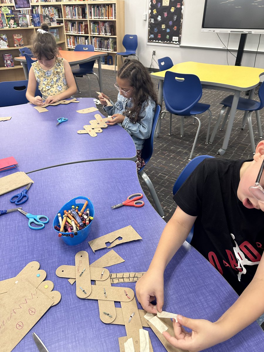 1st and 2nd graders @WilkersonElem learned about levers today using the kits from @futuremakerkids. They had so much fun and are lever experts now. #jcpslibraries @JCPS_LMS #jcaslky @JCASLKY