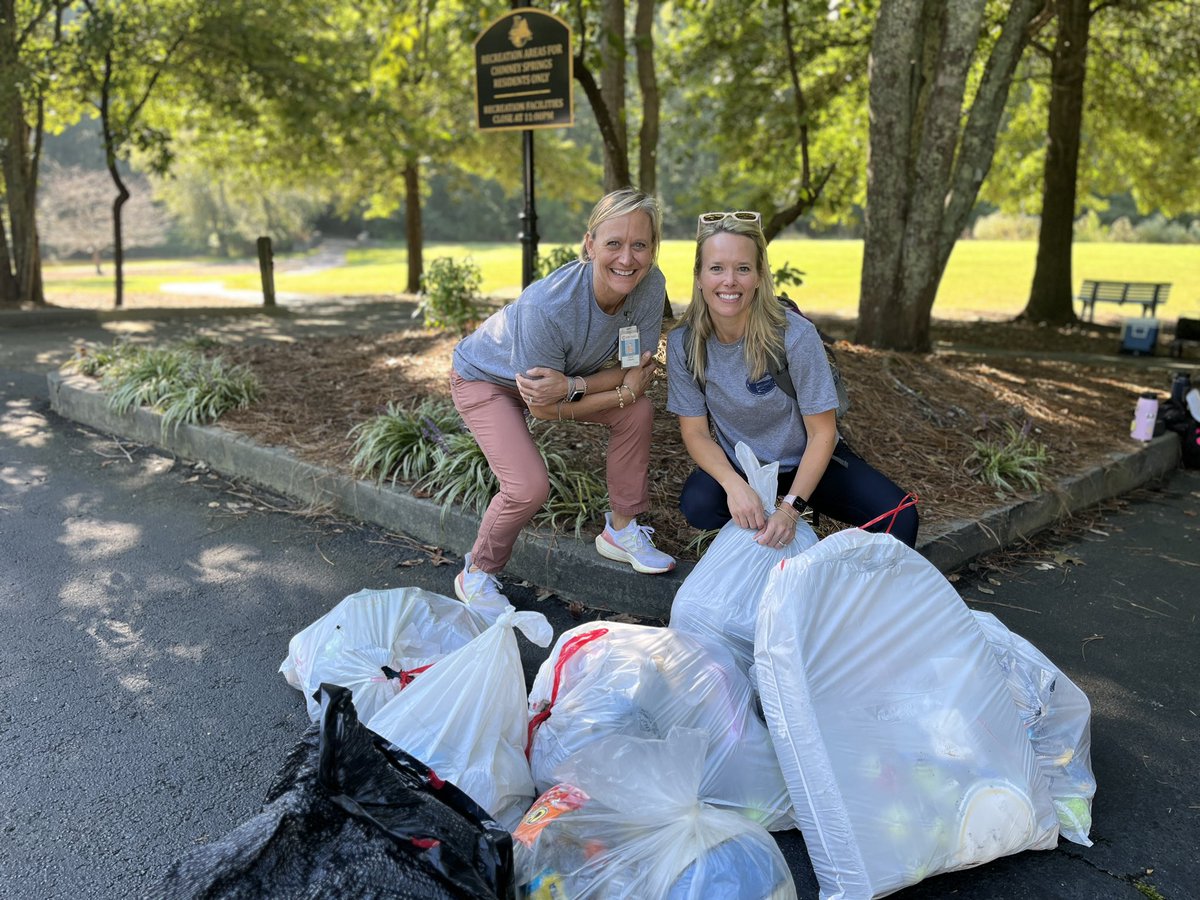 alliebethwalker's tweet photo. 3rd Grade River Kids rocking our annual Rivers Alive clean-ups, removing 172.61 pounds of trash from the areas around Chimney Springs lake &amp; creek. Huge success…and lots of fun too! @trittsteam #Target #Lovetothinkhere #RiverKids #RiversAlive @CobbAlp https://t.co/6uK40YXKcH