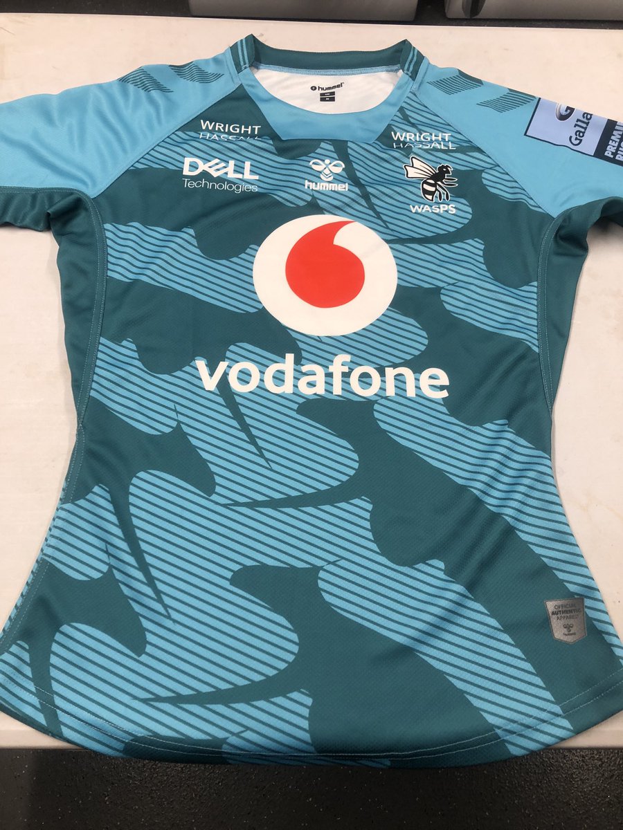 WaspsKitMan's tweet image. Kitman Clearout. Up for grabs tonight is this authentic away shirt from my personal collection. To be in the hat for Harry to draw from on Sunday evening, Follow, like and Retweet #everykitmanknows WASPS. Happy Friday everyone 🍷