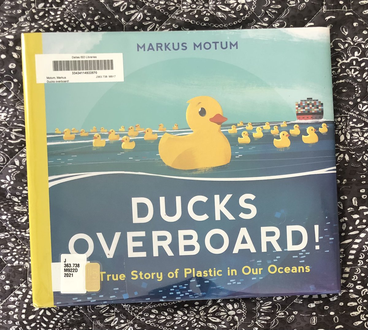 An every day rubber ducky falls out of its shipping container en route to USA. It observes many things, most notably the amount of plastic trash in the oceans. Energetic illustrations, plastic facts accompany the narrative. @markusmotum @DISD_Libraries #NFfriday #bookaday