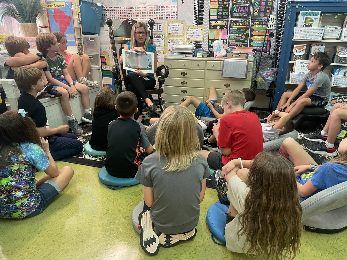 We absolutely love our Friday afternoon Guest Readers! Thank you @EhrhartLiz for sharing a new story with us! #dg58pride #dg58third #LEchoosesHAPPY