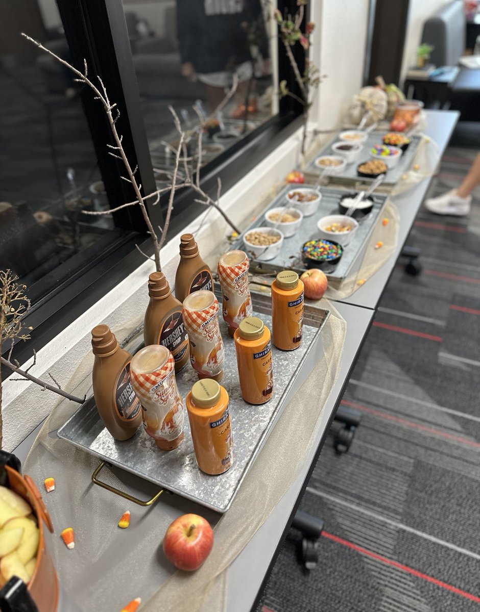 A little fall pick me up was needed today! This Apple Carmel treat was so fun to set up 🍏🍫 #westfam <a href="/CMSWestWrangler/">Coppell Middle School West</a>