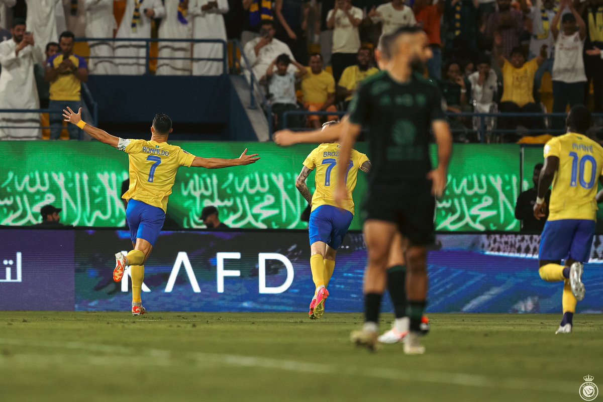 ستل جناحه ثم حام 🦅