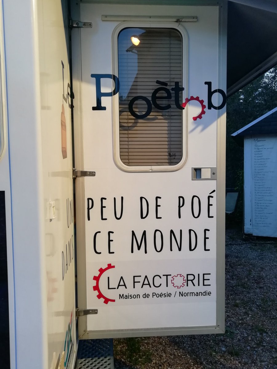 Nanou67845661's tweet photo. Ouverture de la saison et inauguration du poètobus de #factorie val de reuil . De nombreux projets innovants pour faire vivre la poésie auprès des élèves de la maternelle au lycée du département 27. Tout simplement 👏@Apprenante27 @MoncadaFra @lafactorie https://t.co/vrGJKJLFAI