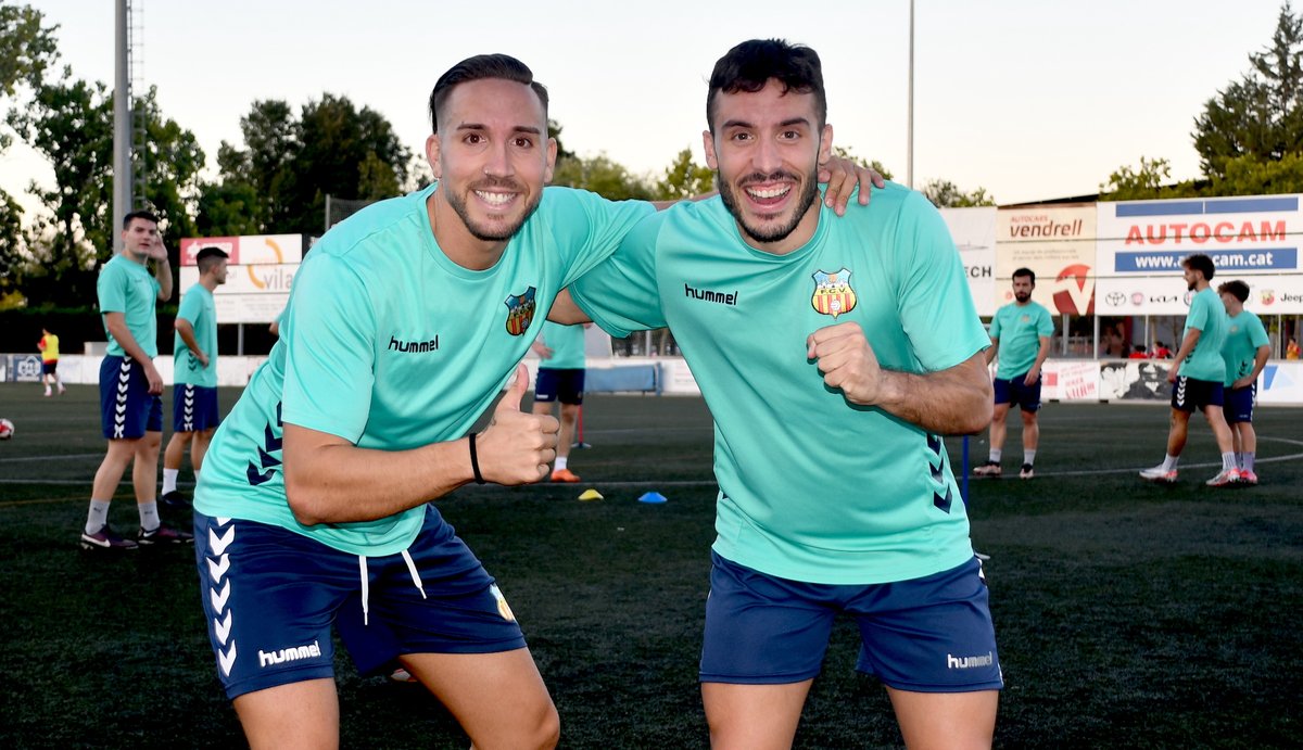 ⚽️🎾 Futtenis: Duet guanyador, Toro i Eric Ruiz. Últim entrenament abans de la visita a Tona. Som-hi Vila!!

#3rfef5 #SomHiVila #Futtenis