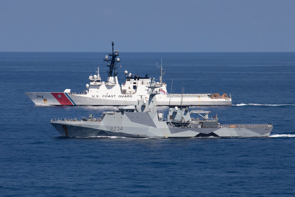#FridayfromtheField The @USCG Cutter Munro recently conducted ship maneuvers (DIVTACS) with the @RoyalNavy vessel HMS Spey while operating in the South China Sea. DIVTACS improve interoperability and demonstrate the ability to communicate, navigate, and operate together at sea.