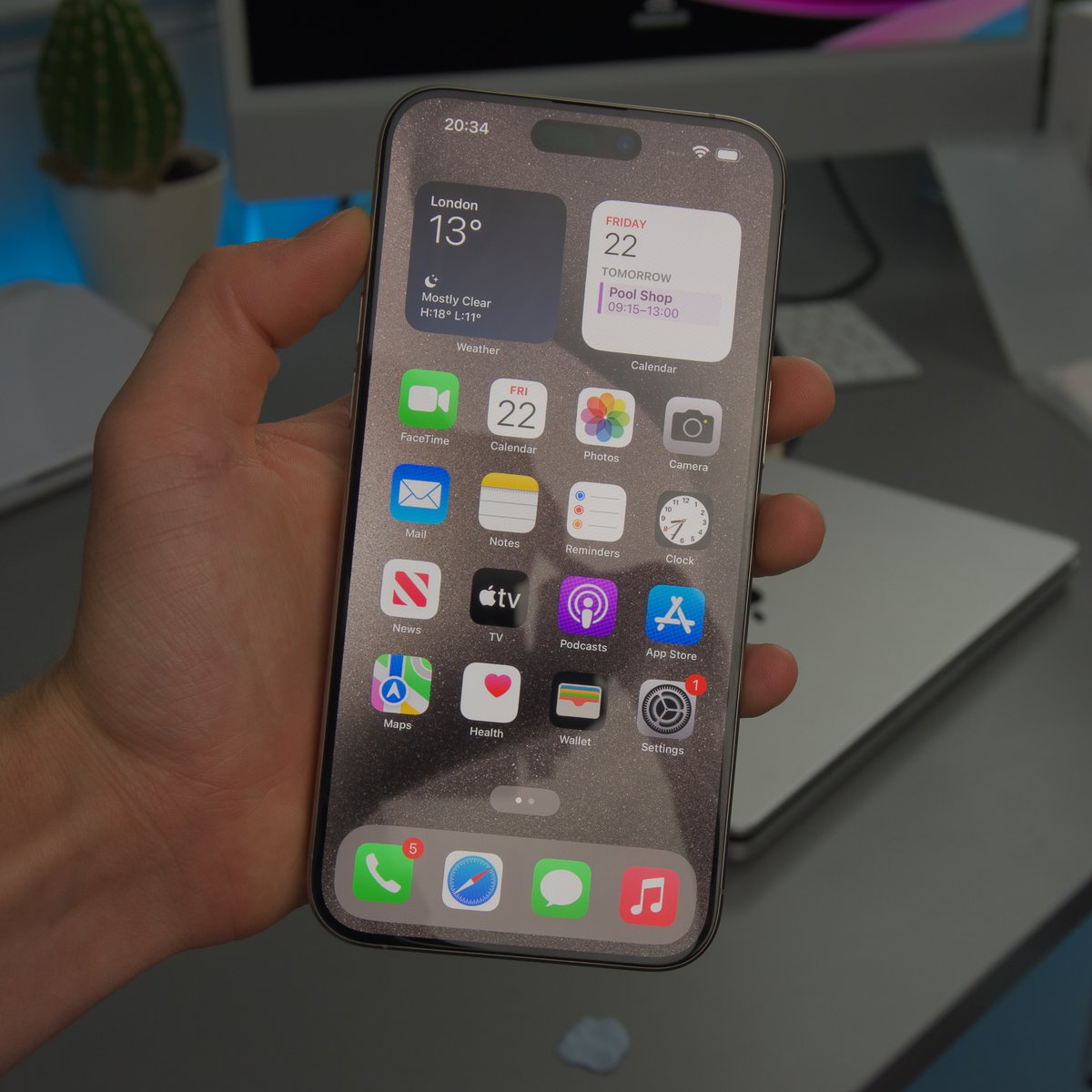 appleintro's tweet image. Stunning design. iPhone 15 Pro Max 🤌