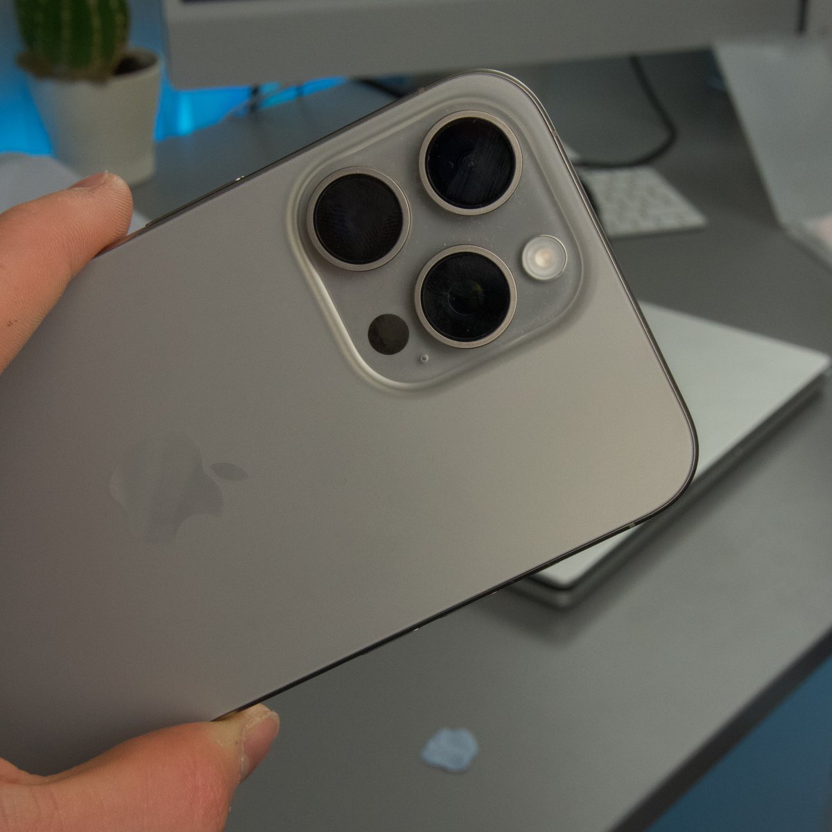 appleintro's tweet image. Stunning design. iPhone 15 Pro Max 🤌