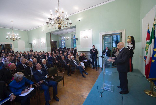 SIOItweet's tweet photo. Profondamente addolorati esprimiamo cordoglio e vicinanza alla famiglia per la scomparsa del Presidente Emerito della Repubblica Giorgio Napolitano, ricordandone il grande onore di averlo avuto come Presidente Onorario della SIOI dal 2012. https://t.co/1mCiuynVVW