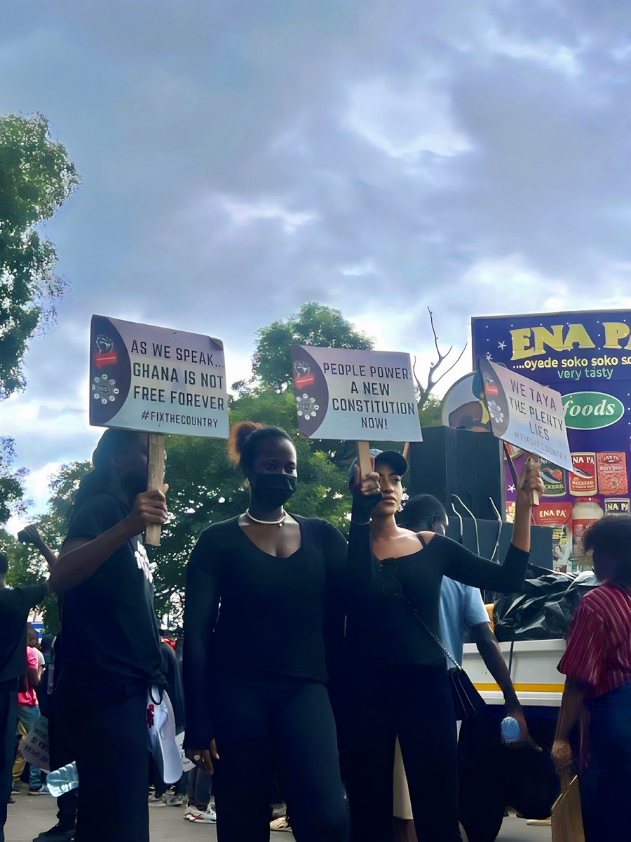 FathiaNkrumah's tweet image. Not even the rain could stop us! #OccupyJulorbiHouse #FixTheCountry ✊🏽