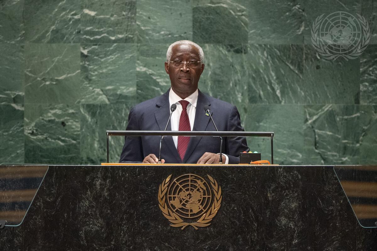 H.E. Raymond Ndong Sima, Prime Minister of the Gabonese Republic 🇬🇦 <a href="/UN/">United Nations</a> #GeneralDebate
🔗Access the recording and transcript of the statement here: gadebate.un.org/en/78/gabon
#UNJournal #UNGA
© UUN Photo/Cia Pak