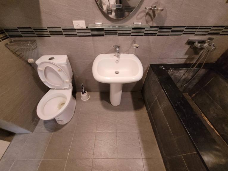 TwentyTwu_'s tweet photo. 🚚 Movin' day + Remodeled Bathroom!  New flat in Xinyi district
 
🛏️ 2 Bedrooms already rented out! 
🛏️ 2 more left~ 

:: #LivinInTwentyTwu #whataday https://t.co/yuytN3xgLi