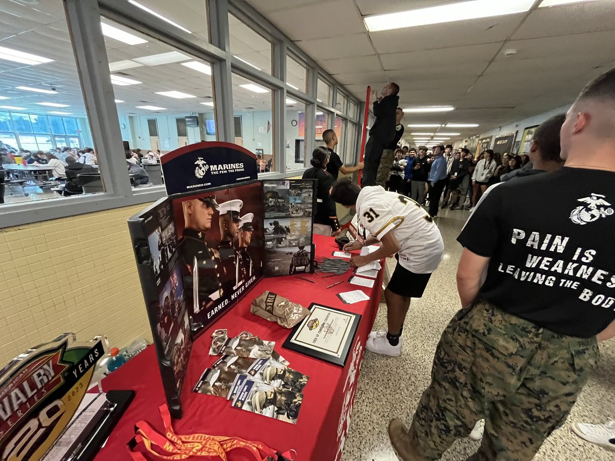 Thanks again to <a href="/AmericanRivalry/">Great American Rivalry Series</a> and the <a href="/USMC/">U.S. Marines</a> for sponsoring our Week 3 game against Brentwood. 

Fun afternoon in the building with the Great American Rivalry Series pull up challenge.

#MadeInSachem 🏹