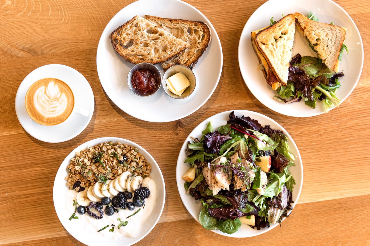 Here’s your sign to come see us for lunch at our Brentwood location! 🥪🥗🍳 

Our menu features smaller bites like sourdough toast and granola with yogurt, or more filling plates like the Crema Breakfast Sandwich and our Harvest Salad! See you soon?