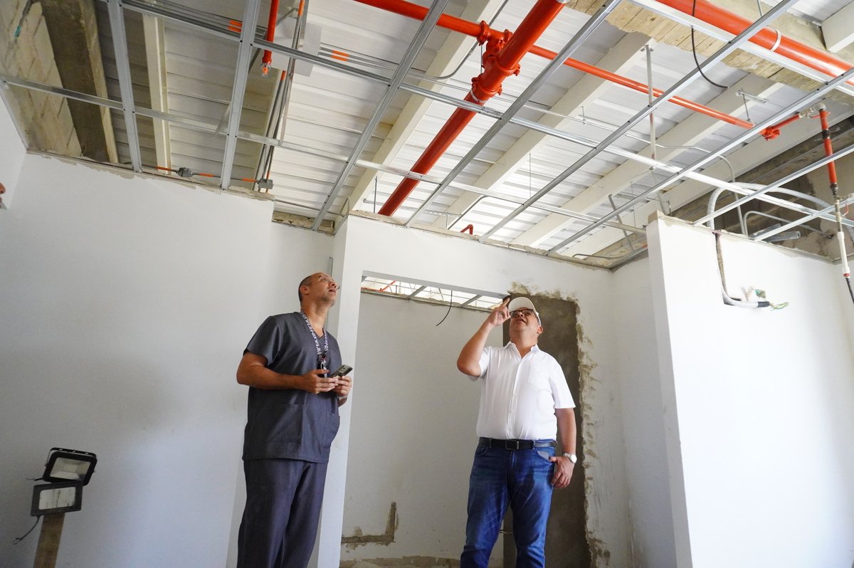 robertoceledon's tweet photo. ¡Baranoa avanza en una revolución en salud nunca antes vista! Visitamos junto al gerente del @HospitalBaranoa, @davidapelaez, las obras de Centro de Salud de Villa Andrea🏥 que va en un 70%. Este será el eje de la descentralización de los servicios de salud de la E.S.E en el sur. https://t.co/nGRzCZtS97