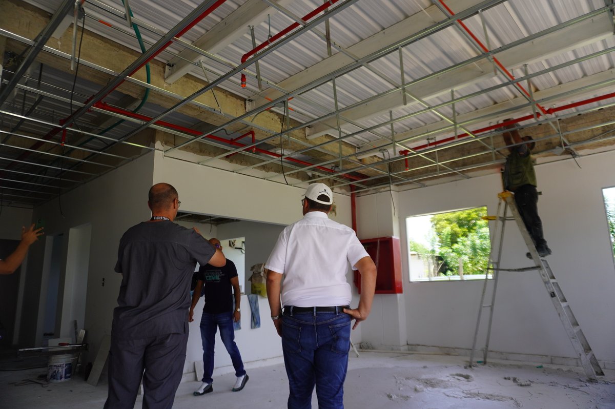 robertoceledon's tweet photo. ¡Baranoa avanza en una revolución en salud nunca antes vista! Visitamos junto al gerente del @HospitalBaranoa, @davidapelaez, las obras de Centro de Salud de Villa Andrea🏥 que va en un 70%. Este será el eje de la descentralización de los servicios de salud de la E.S.E en el sur. https://t.co/nGRzCZtS97