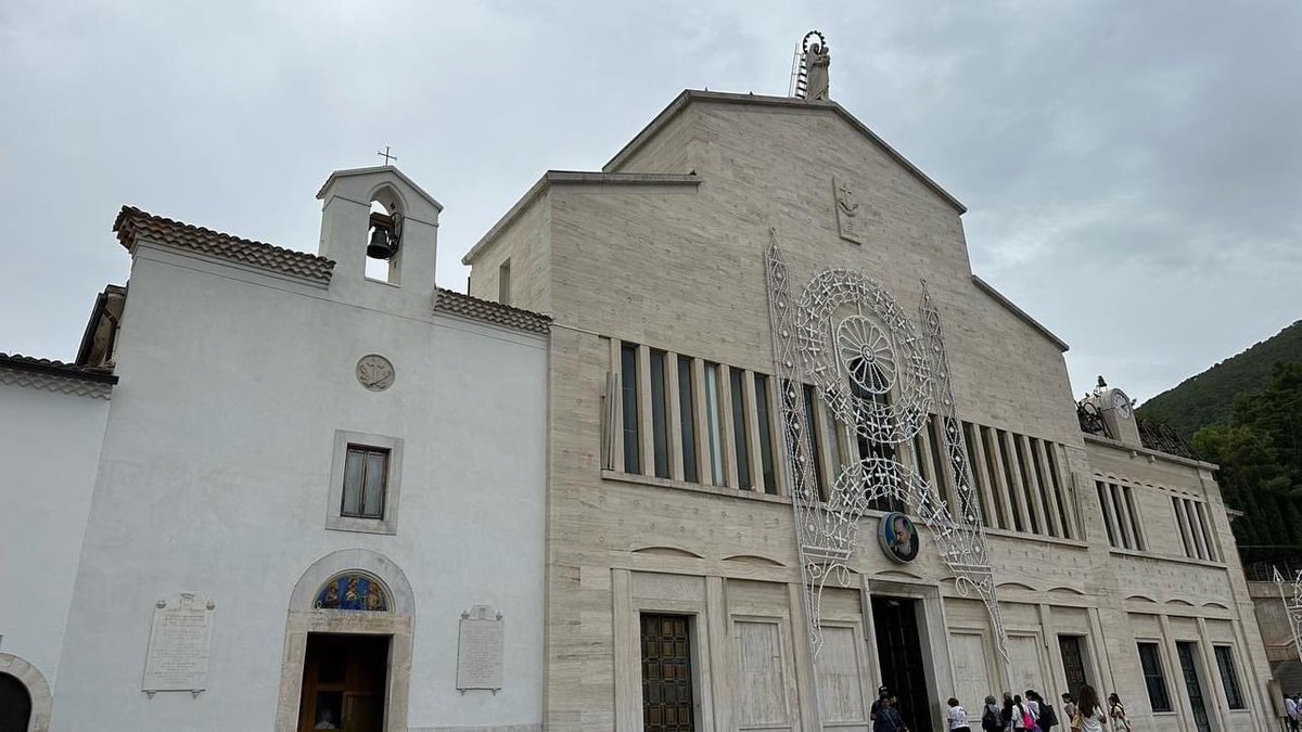 CordeSant's tweet photo. Alle 18 la Grande Veglia di Preghiera a San Giovanni Rotondo #padrepio #sanpiodapietrelcina #padrepiotv #devotidipadrepio #sanpio
https://t.co/wsfWJnolZ8 https://t.co/GgC7uGV7xy