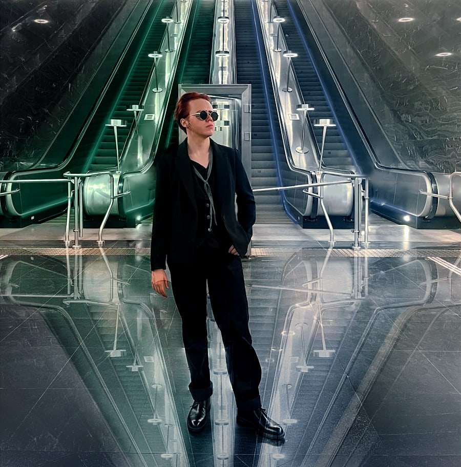 William_Raskol's tweet photo. I really wanted to repeat the scene with the gates to heaven and hell, I hope it turned out ^ ^
#crowley #goodomens #cosplay #good_omens #благиезнамения #кроули https://t.co/zdBTZg7hMN