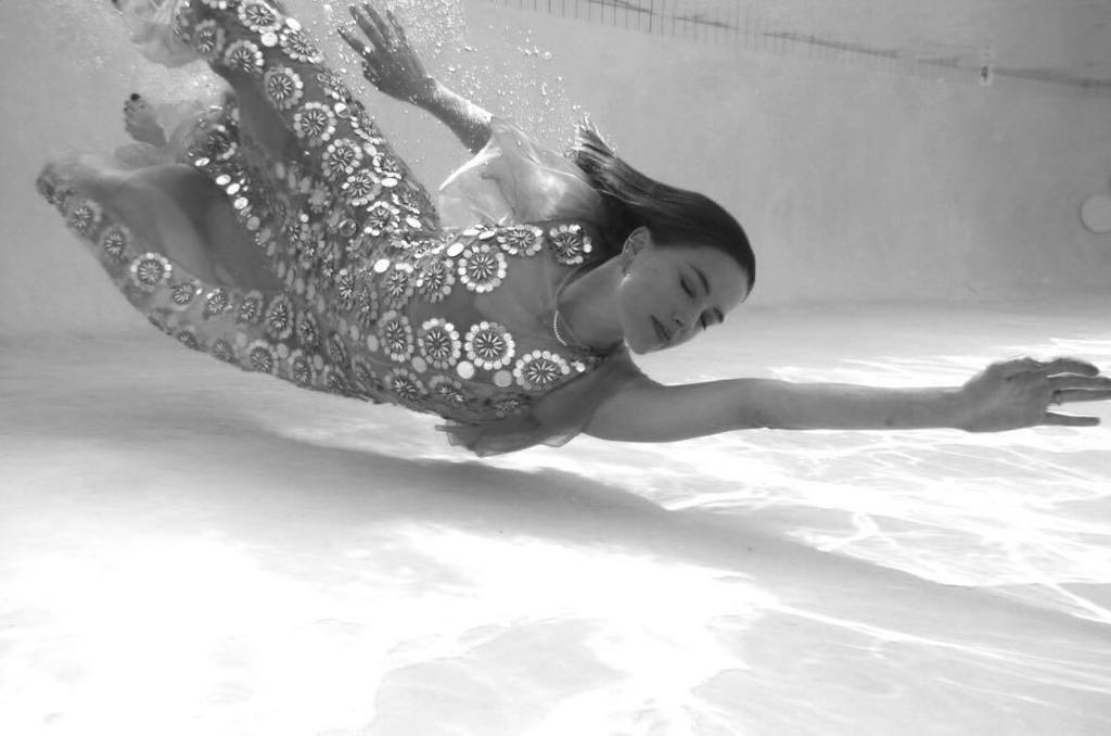 #AmberTURD was destined to play a #Mermaid ever since #GregWilliams took this photo of her in a pool yrs ago. The role of #MERA was a dream come true for her but ended in disaster with the end of her crappy career. #KARMA 🥳

#AmberHeardIsToxic 
#AmberHeardIsFinished 👍
